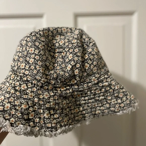 Natural Life Floral Bucket Hat - Picture 3 of 6